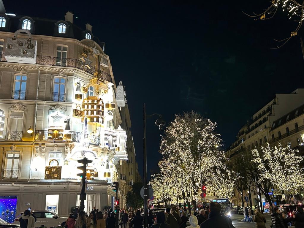 パリのクリスマスシ－ズン風景