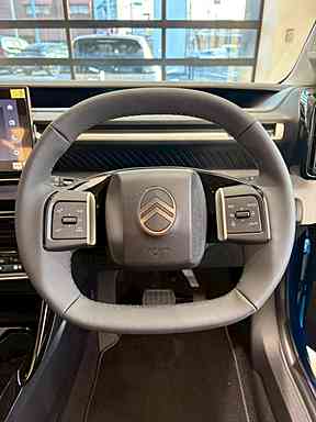 NEW C3のステアリング