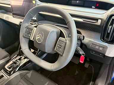 NEW C3のステアリング